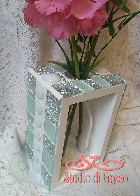 vaso solitário com suporte.png